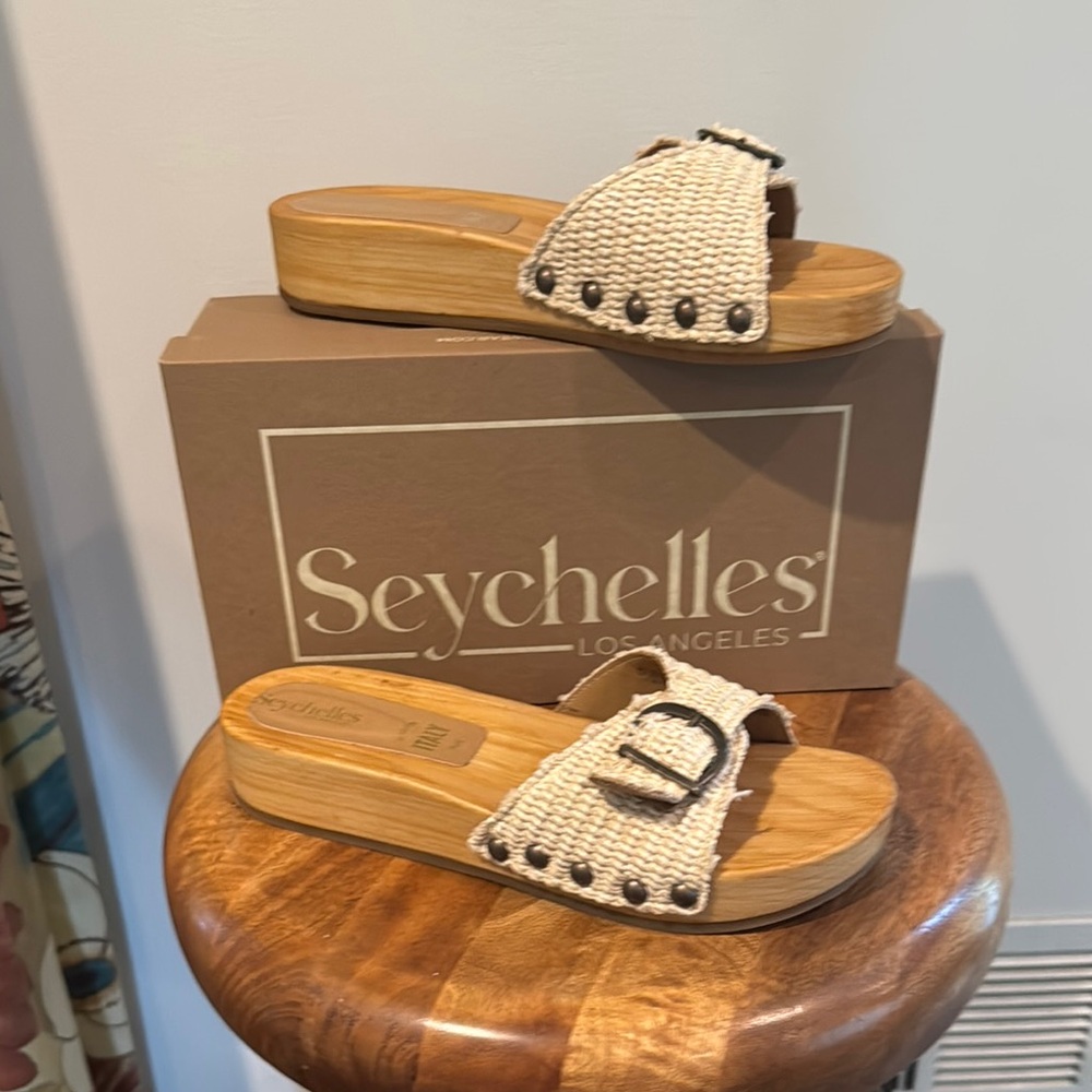 NIB Seychelles Isla Wooden Bottom Raffia Slides.  Natural color.  Size 8.5M